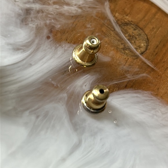 🖤14K gold post “X” design earrings - Picture 13 of 17